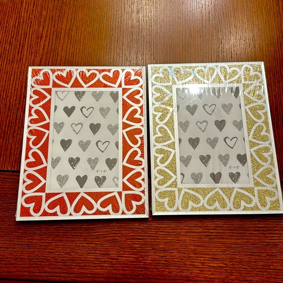 NWT Red and gold glitter and mirror heart 4x6 picture frames. Still wrapped. - Picture 1 of 5